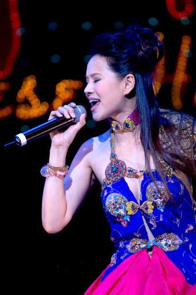 伊能靜牽手門遭爆與黃維德密會 9年婚畫句點